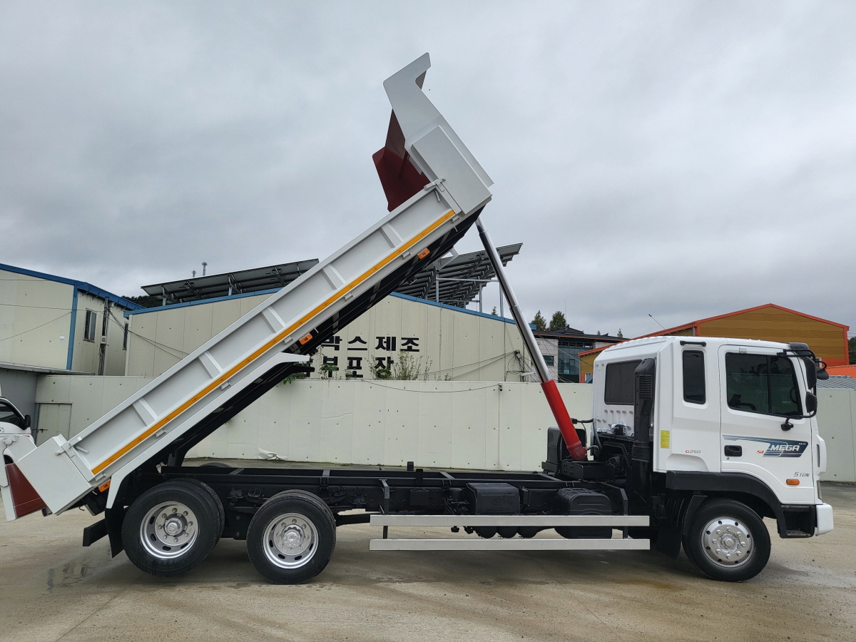 5톤후축저상롱덤프