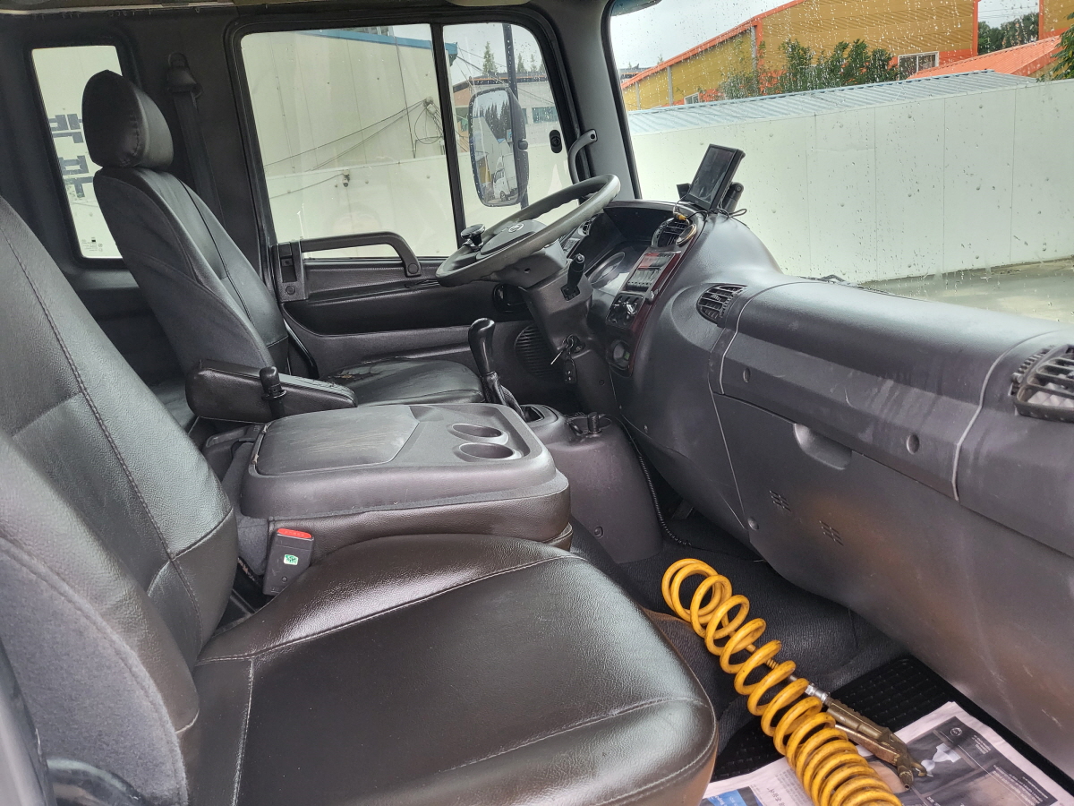 5톤후축저상롱덤프