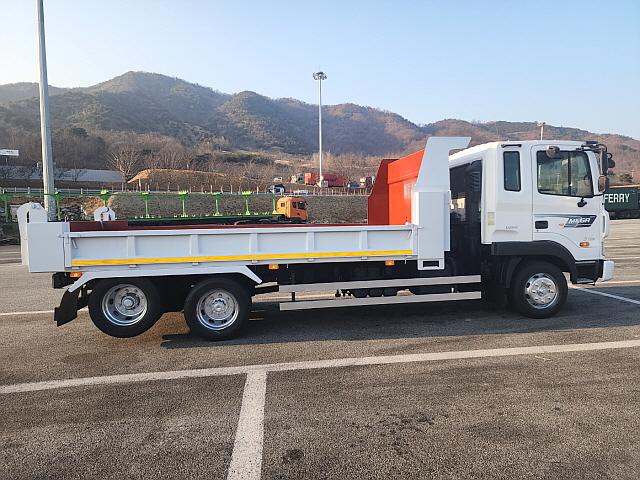 5톤후축저상롱덤프