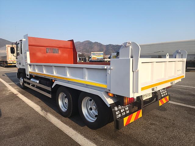 5톤후축저상롱덤프