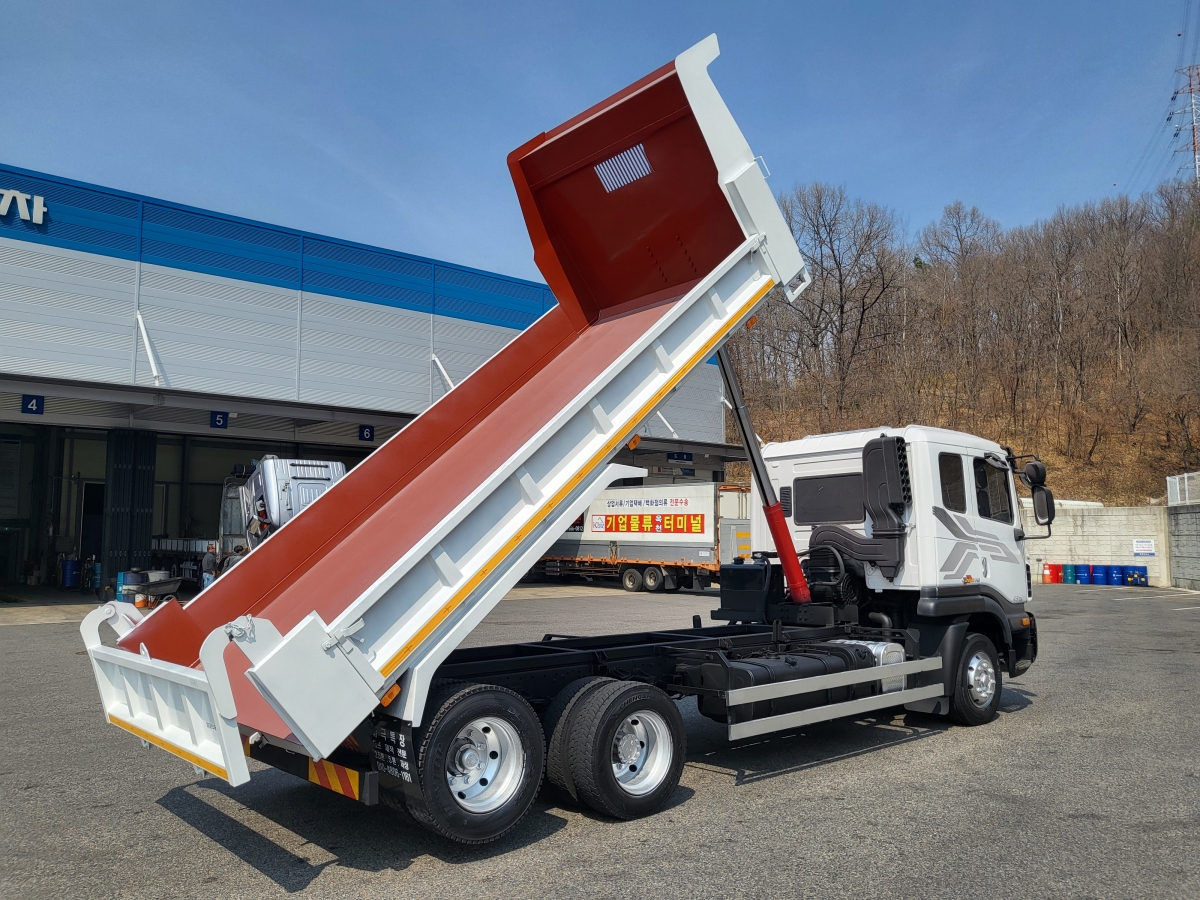 5톤후축저상롱덤프