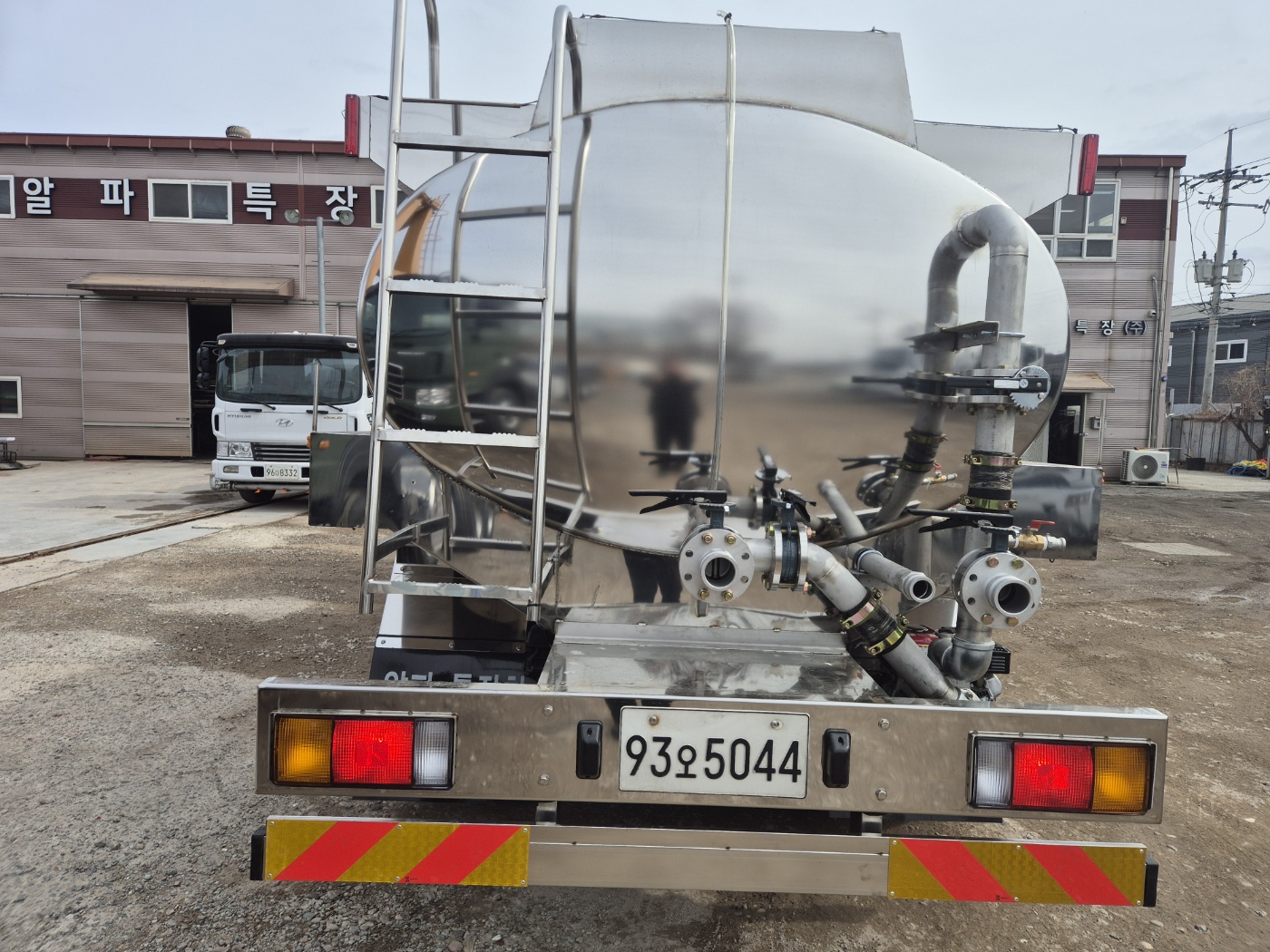 5톤8000리터살수차