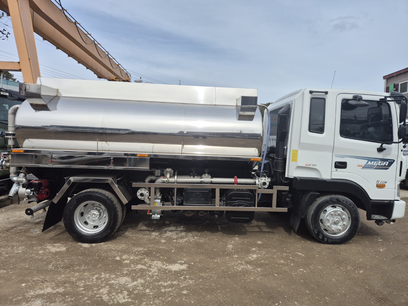 5톤8000리터살수차